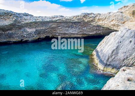 Grotta della Poesia, Provinz Lecce, an der Adria in der Region Salento in Apulien, Süditalien Stockfoto