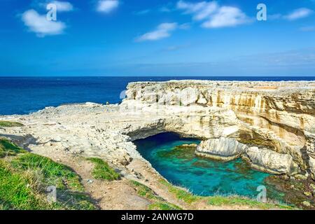 Grotta della Poesia, Provinz Lecce, an der Adria in der Region Salento in Apulien, Süditalien Stockfoto