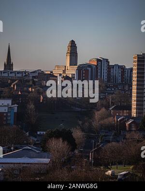 Eine schöne am frühen Morgen Blick von Sugarwell Hill Park in Leeds in Richtung Universität Leeds suchen Stockfoto