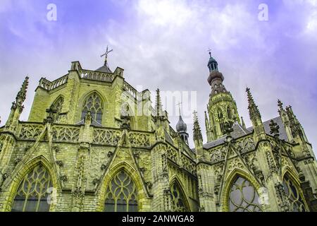 Breda, Nordbrabant, Niederlande - Grote Kerk oder Onze-Lieve-Vrouwekerk (Liebfrauenkirche) wichtiges Denkmal und Wahrzeichen, das in der Brabantine errichtet wurde Stockfoto