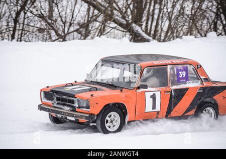 Winter Racing auf der ICE-Strecke. Russische Racing Car Company Lada. Stockfoto