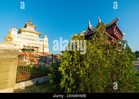 Burkhan Bakshin Altan Sume oder Goldene Tempel, Elista, Kalmukya, Russland. Stockfoto