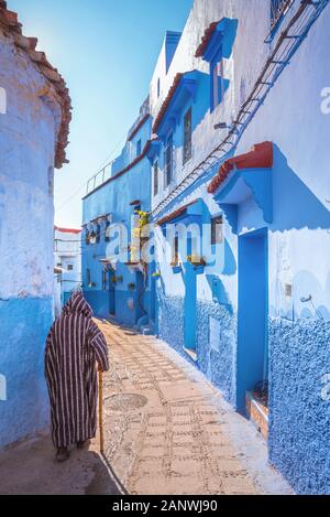 Chefchaouen, eine Stadt mit blau bemalten Häusern und engen, schönen, blauen Straßen, Marokko, Afrika Stockfoto