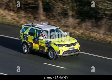 Highways Agency Land Rover Discovery Se Sdv6 Auto Fahren auf der Autobahn M6 in der Nähe von Preston in Lancashire, Großbritannien Stockfoto