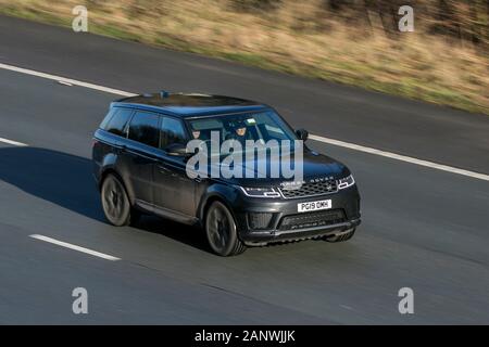 PG19OMH 2019 Land Rover Range Rover Sport Hse Sdv6 EIN schwarzer Diesel, der auf der Autobahn M6 in der Nähe von Preston in Lancashire, Großbritannien fährt Stockfoto