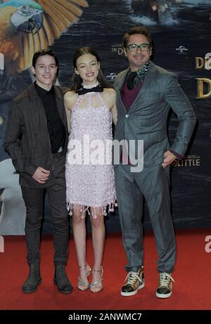 Harry Spannzange, Carmel Laniado und Robert Downey Jr. bei der Premiere 'Die fantastische Reise des Dr. Dolittle' im Zoo-Palast in Berlin am 19.01.2020 Stockfoto