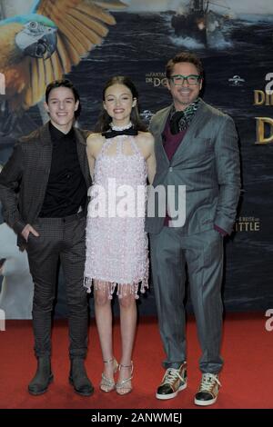 Harry Spannzange, Carmel Laniado und Robert Downey Jr. bei der Premiere 'Die fantastische Reise des Dr. Dolittle' im Zoo-Palast in Berlin am 19.01.2020 Stockfoto