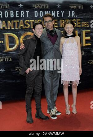 Harry Collet, Robert Downey Jr. und Carmel Laniado bei der Premiere 'Die fantastische Reise des Dr. Dolittle' im Zoo-Palast in Berlin am 19.01.2020 Stockfoto