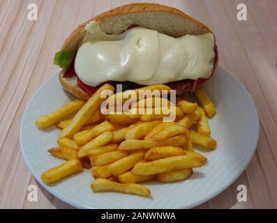 Kumru ist eine besondere Art von Sandwich mit Cesme die Region Izmir zugeordnet ist Stockfoto