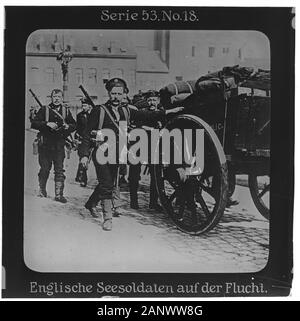 Projektion für alle: Weltkrieg Serie 53 Kolonial-, See- und Landkämpfer-Nr. 18. Englische Seesoldaten auf der Flucht. - die Firma "Projektion für alle" wurde 1905 von Max Skladanowsky (1861-1939) gegründet. Sie produzierte bis zum Jahre 1928 fast 100 Serien zu je 24 Glasdias im Format 8,3 x 8,3 cm im Sog. Bromsilber-Gelatin-Trockenplatten Verfahren. Die ersten Städte vor allem in den Bundesländern, Länder aber auch Märchen und Sagen, das alte Testament und der Erste Weltkrieg. Stockfoto