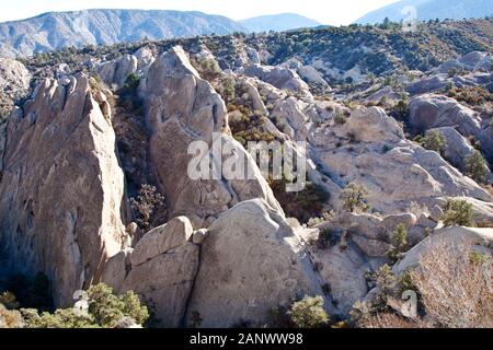 Uptilted Felsformation, Devils Punchbowl Naturraum, Los Angeles County, Kalifornien, USA Stockfoto