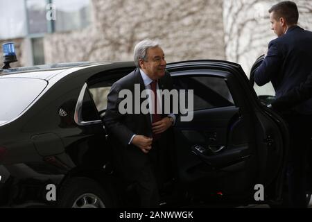 Berlin, Deutschland. 19 Jan, 2020. Der Generalsekretär der Vereinten Nationen, Antonio Guterres im Innenhof der Bundeskanzlei zu den Libyen Konferenz in Berlin (Foto von Simone Kuhlmey/Pacific Press) Quelle: Pacific Press Agency/Alamy leben Nachrichten Stockfoto