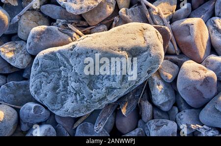 Frosty Strand close-ups auf einer South Wales Beach im Januar Stockfoto