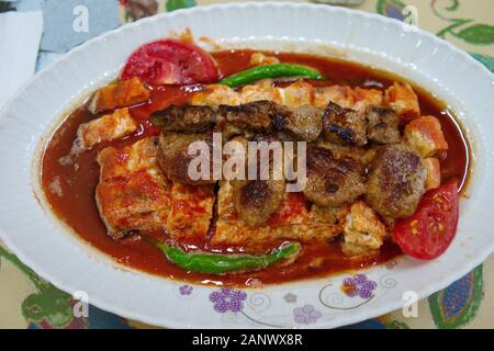 "Balaban "Frikadellen", Balaban Kebab" von Eskişehir Küche. Türkei regionale Köstlichkeiten und Küche. Stockfoto