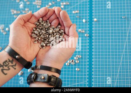 Handvoll einrastet Stockfoto