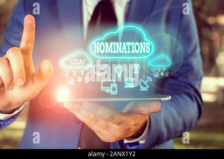 Schreiben Hinweis Nominierungen angezeigt. Business Konzept für Maßnahmen der Ernennung oder für Preis nominiert werden Stockfoto