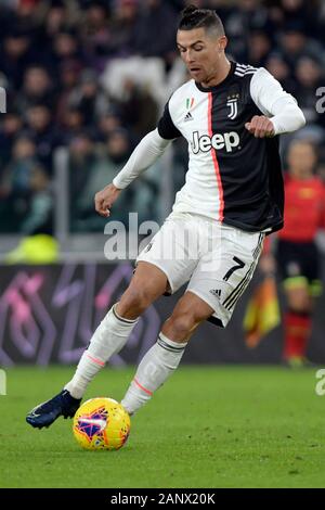 Allianz Stadion, Turin, Italien. 19 Jan, 2020. Serie A Fussball, Juventus gegen Parma; Cristiano Ronaldo von Juventus Turin am Ball - Redaktionelle Verwendung Credit: Aktion plus Sport/Alamy leben Nachrichten Stockfoto