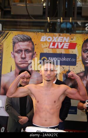 IBO und WBC Boxen Offizielles Wiegen in der Europa Passage in Hamburg am 17.01.2020 Stockfoto