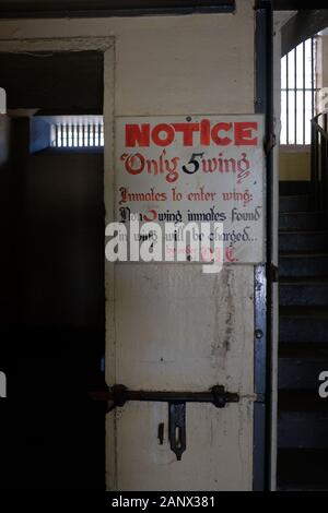 Die Nachricht liest, Dass Nur 5 Flügelinsassen in Wing, Parramatta Jail, Sydney, Australien eindringen Stockfoto