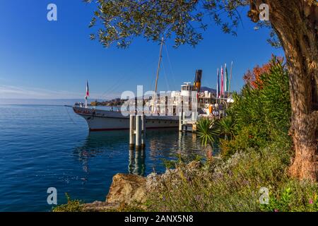 Alte Dampfschiff auf Genf Genfer See in Montreux, Schweiz Stockfoto