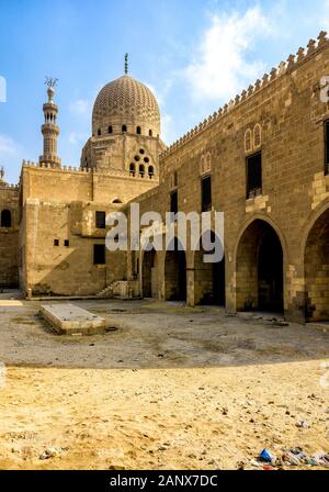 Al-Ashraf Qaytbay Sultan Moschee und das Mausoleum in der Stadt der Toten in Kairo. Ägypten Stockfoto