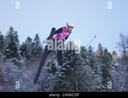 Les Rousses, Frankreich. 19 Jan, 2020. Josephine Pagnier von Frankreich konkurriert, während die Frauen des einzelnen Skispringen Event am 3. Winter Youth Olympic Games in Les Tuffes Nordic Centre in Les Rousses, Frankreich, Jan. 19, 2020. Credit: Yang Shiyao/Xinhua/Alamy leben Nachrichten Stockfoto