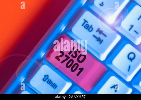 Schreiben Hinweis Übersicht ISO 27001. Business Konzept für die Spezifikation für ein Information Security analysisagement System Stockfoto