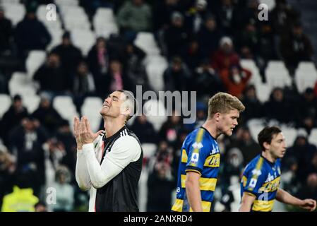 Turin, Italien. 19 Jan, 2020. Cristiano Ronaldo von Juventus Turin FC Enttäuschung während der Serie ein Fußballspiel zwischen FC Juventus und Parma. FC Juventus gewann 2-1 über Parma bei der Allianz Stadion, in Turin, Italien, 10. Januar 2020 (Foto von Alberto Gandolfo/Pacific Press) Quelle: Pacific Press Agency/Alamy leben Nachrichten Stockfoto