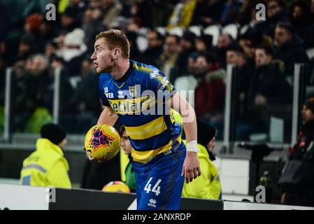 Turin, Italien. 19 Jan, 2020. Dejan Kulusevski von Parma in Aktion während der Serie ein Fußballspiel zwischen FC Juventus und Parma. FC Juventus gewann 2-1 über Parma bei der Allianz Stadion, in Turin, Italien, 10. Januar 2020 (Foto von Alberto Gandolfo/Pacific Press) Quelle: Pacific Press Agency/Alamy leben Nachrichten Stockfoto