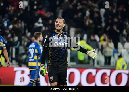 Turin, Italien. 19 Jan, 2020. Luigi Sepe von Parma in Aktion während der Serie ein Fußballspiel zwischen FC Juventus und Parma. FC Juventus gewann 2-1 über Parma bei der Allianz Stadion, in Turin, Italien, 10. Januar 2020 (Foto von Alberto Gandolfo/Pacific Press) Quelle: Pacific Press Agency/Alamy leben Nachrichten Stockfoto