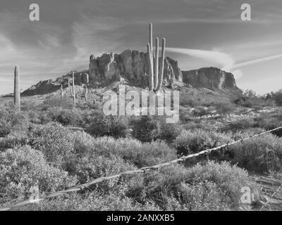 Aberglaube Berg in der Nähe von Apache Junction und Route 88 in Arizona. Stockfoto