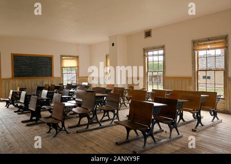 MT 00405-00 ... MONTANA - Gut erhaltene Schule Zimmer in der Geisterstadt im Bannack in im Bannack State Park. Stockfoto