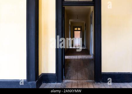 MONTANA - Flur im Hotel Meade auf der Main Street von der Geisterstadt im Bannack entfernt und im Bannack State Park erhalten. Stockfoto