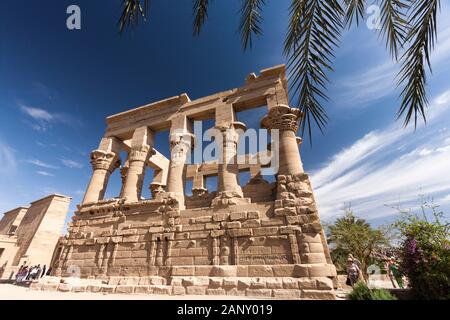 Kiosk von Trajan, im Tempel von Isis Philae, auch Philae-Tempel, Insel Agilkia im Nassersee, Assuan, Ägypten, Nordafrika, Afrika Stockfoto