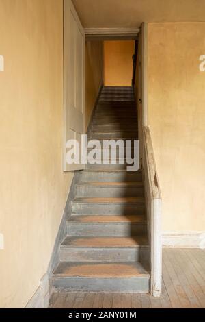 MT 00421-00 ... MONTANA-zurück-Treppe in den zweiten Stock des alten Hotels Meade, in der Geisterstadt im Bannack in im Bannack State Park erhalten. Stockfoto