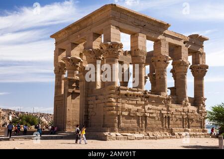 Kiosk von Trajan, im Tempel von Isis Philae, auch Philae-Tempel, Insel Agilkia im Nassersee, Assuan, Ägypten, Nordafrika, Afrika Stockfoto