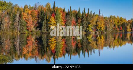 Tag See in der chequamegon National Forest. Stockfoto