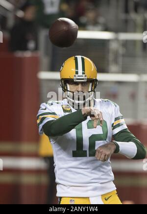 Santa Clara, USA. 19 Jan, 2020. Green Bay Packers Quarterback Aaron Rodgers (12) wirft einen Pass gegen die San Francisco 49ers in der NFC-Meisterschaft an Levi's Stadion in San Jose, Kalifornien, an einem Sonntag, 19. Januar 2020. Die 49ers besiegten die Green Bay Packers 37-20. Foto von Terry Schmitt/UPI Quelle: UPI/Alamy leben Nachrichten Stockfoto