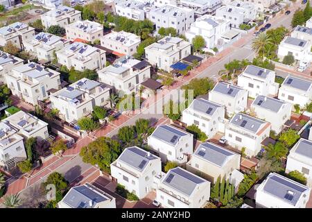 Luftaufnahme einer Mittelschicht Vorstadtnachbarschaft Häuser. Stockfoto