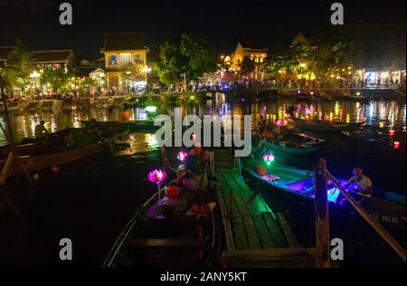 Hoi An - Vietnam - im August 2019 - Blick auf die Altstadt bei Nacht Stockfoto