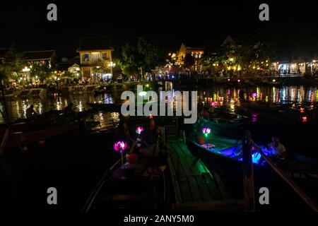 Hoi An - Vietnam - im August 2019 - Blick auf die Altstadt bei Nacht Stockfoto