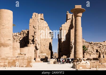 Karnak-Tempel, zweiter Pylon, vom großen Hof, Luxor, Ägypten, Nordafrika, Afrika Stockfoto