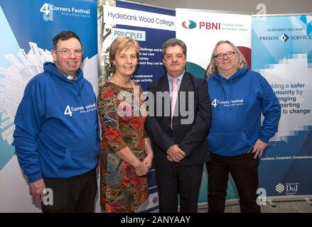 (Von links nach rechts) Fr Martin Magill, Cheryl Lamont CBE Chief Exec Probe Board für N.I., Ronnie Rüstung Generaldirektor des N.J. Prison Service und Rev Steve Storkman während des Starts von Belfast cross-Gemeinschaft zwischen den Kirchen 4 Ecken Festival in Hydebank Holz sichere Hochschule am Freitag Abend. Stockfoto