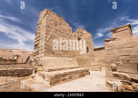 Pylon, Tower-Tor, Der Tempel Der Leichenhalle von Ramesses III, Medinet Habu, Luxor, Ägypten, Nordafrika, Afrika Stockfoto