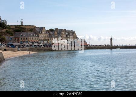Cancale, Frankreich - 15. September 2018: Cancale, Fischerhafen und die berühmten Austern Produktion Stadt am westlichen Ende der Bucht von Mont Saint-Mic Stockfoto