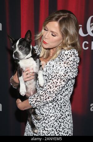 Santa Monica, Ca. 19 Jan, 2020. Jennie Garth, an der 2020 American Rescue Dog Show in Barker Hangar in Santa Monica, Kalifornien am 19. Januar 2020. Credit: Faye Sadou/Medien Punch/Alamy leben Nachrichten Stockfoto