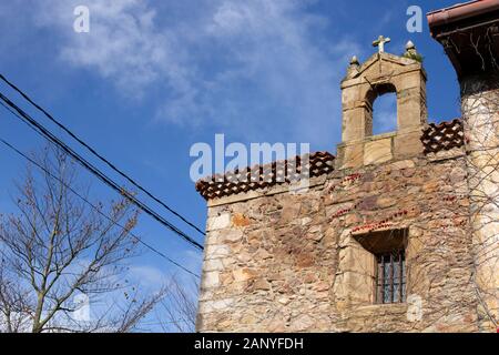 Einsiedlerei von San Martin de Laspra Stockfoto