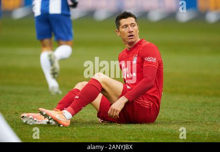 Fußball Berlin-münchen, Berlin, 19 Jan, 2020. Robert Lewandowski, FCB 9 Hertha BSC Berlin - FC BAYERN MÜNCHEN 0-4 - DFL-Bestimmungen verbieten die Verwendung von Fotografien als BILDSEQUENZEN und/oder quasi-VIDEO - 1. Deutsche Fussball Liga, Berlin, 19. Januar 2020. Saison 2019/2020, Spieltag 18, © Peter Schatz/Alamy leben Nachrichten Stockfoto