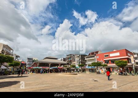 Pointe-à-Pitre, Guadeloupe - Dezember 14, 2018: Street View von Pointe-a-Pitre bei Tag mit Spice Market in den französischen überseeischen Departement Guadeloupe Stockfoto