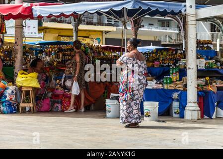 Pointe-à-Pitre, Guadeloupe - Dezember 14, 2018: Frauen am Central Market in Pointe-à-Pitre, in den französischen überseeischen Departement Guadeloupe. Zentrale ma Stockfoto